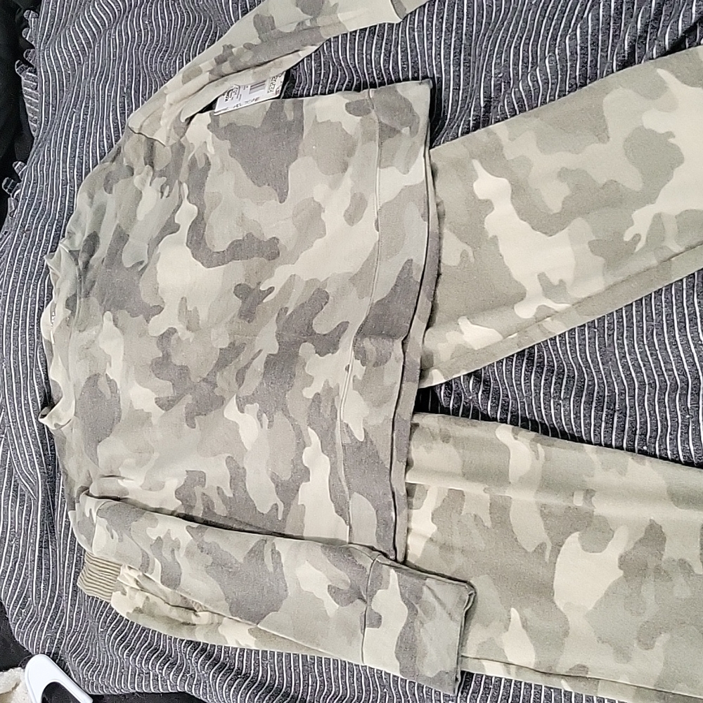 Green camo light fleece set